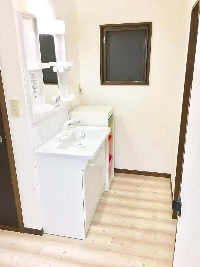 東京一哥 赤羽 包棟 6房 直達 池袋7分 上野10分 新宿13分 東京15分 渋谷18分 機場接送 可住16人 0*, 東京都